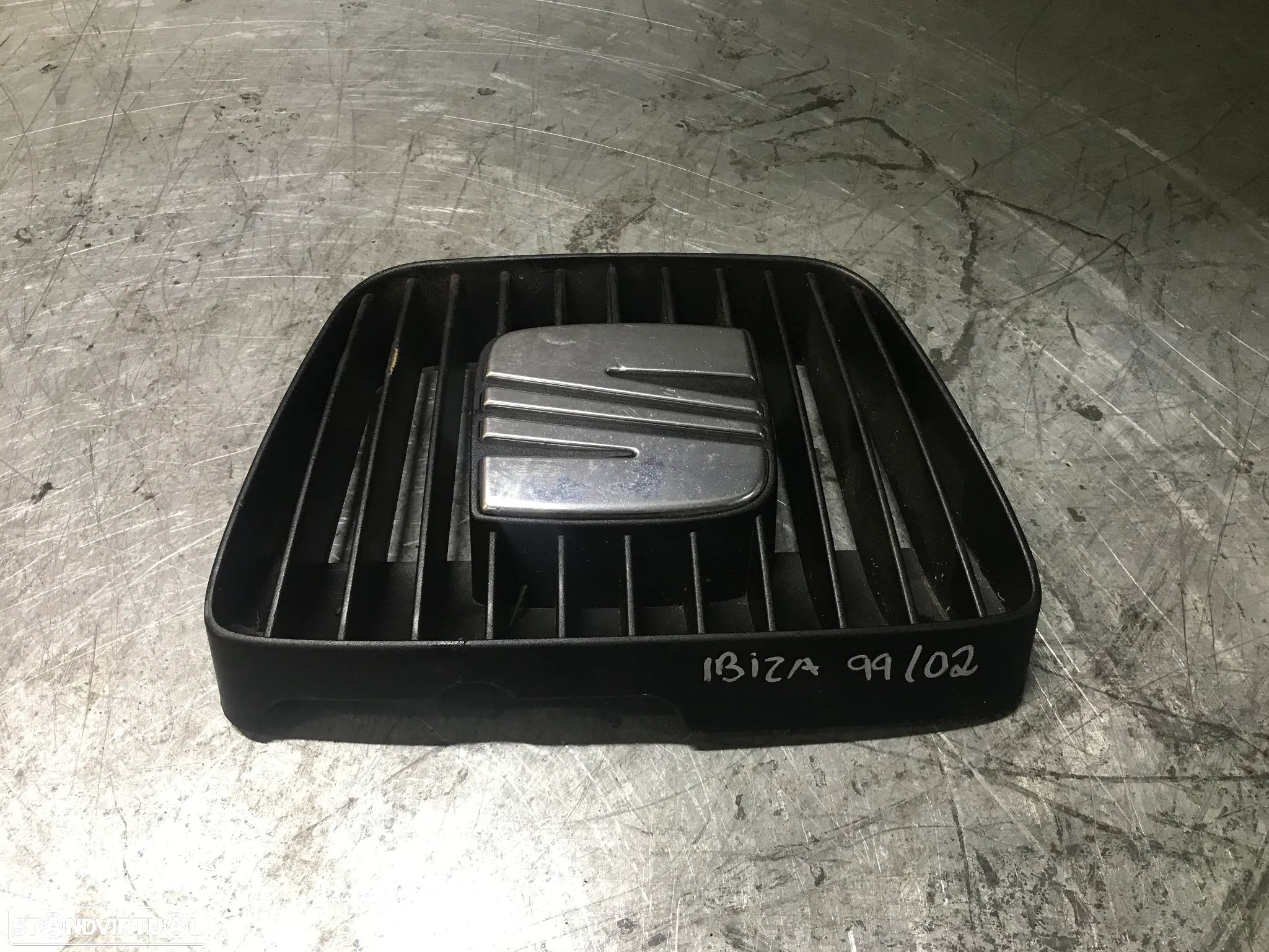 GRELHA DA FRENTE SEAT IBIZA / CORDOBA 6K2 99-01 REF 6K0853679A - 1
