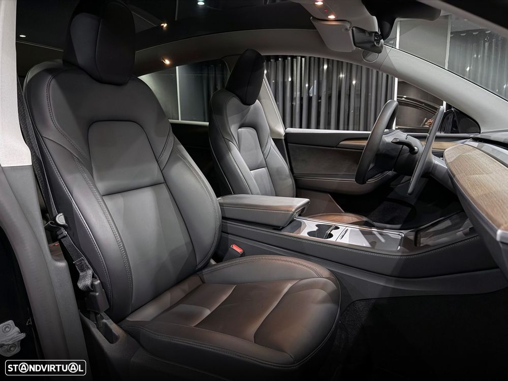 Tesla Model Y Performance Dual Motor AWD - 32