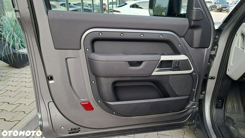 Land Rover Defender - 15