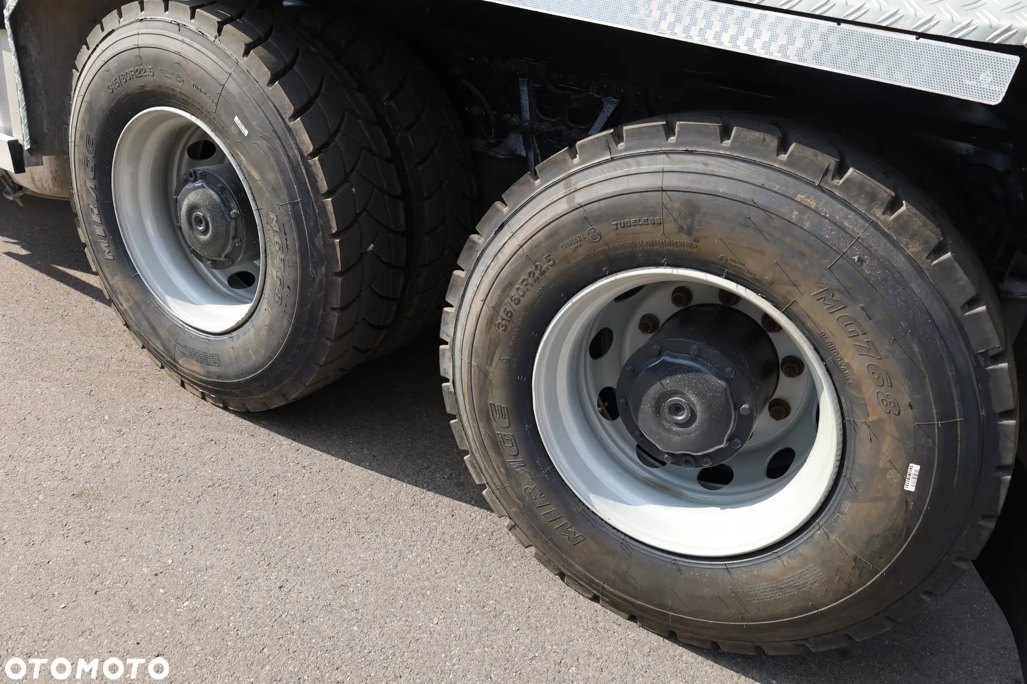 Mercedes-Benz AROCS - 10