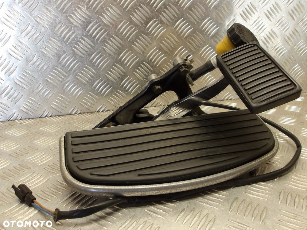 Set podest przód prawy pedał pompa hamulca KAWASAKI VN 1500 VULCAN NOMAD 1998-2004  PN: 34028-1497 , 34003-1473 - 2