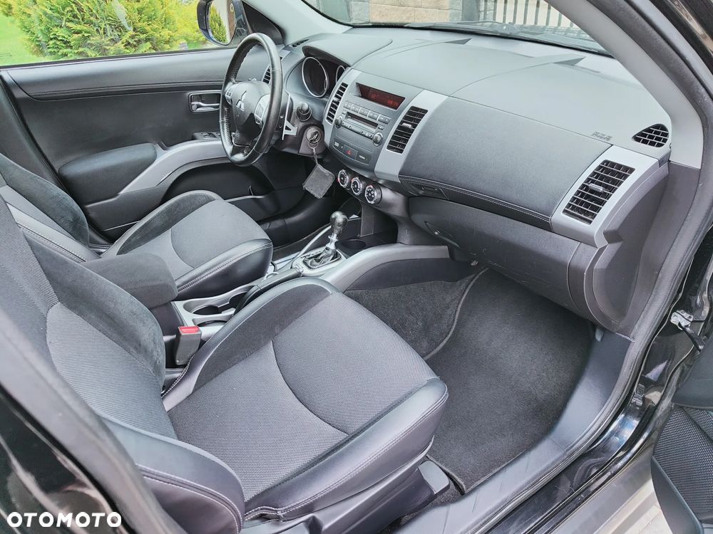 Mitsubishi Outlander 2.2 DI-D 4WD TC-SST Intense - 28