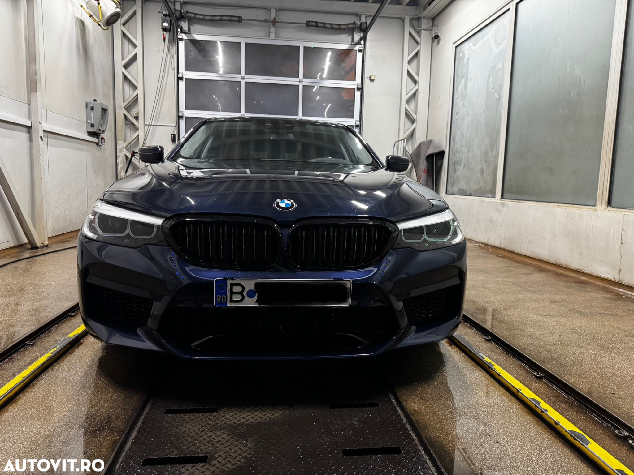 BMW Seria 5 530i Aut. Luxury Line - 27