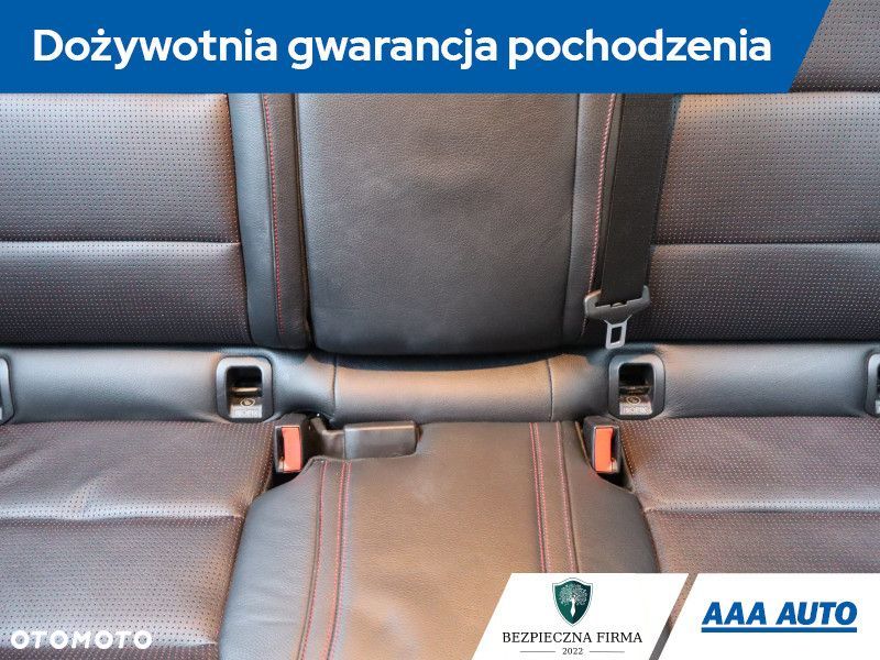 Mercedes-Benz GLA - 11