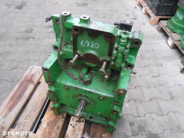 Obudowa tylnego WOM PTO R186138 John Deere 6920 - 1