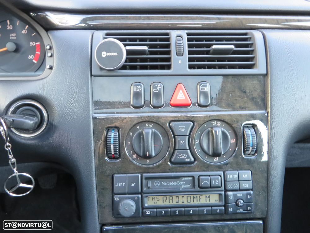 Mercedes-Benz E 250 TD Classic - 24