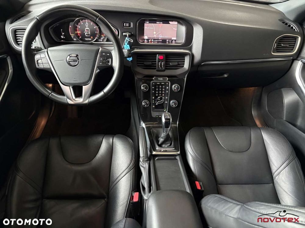 Volvo V40 T4 Momentum - 10