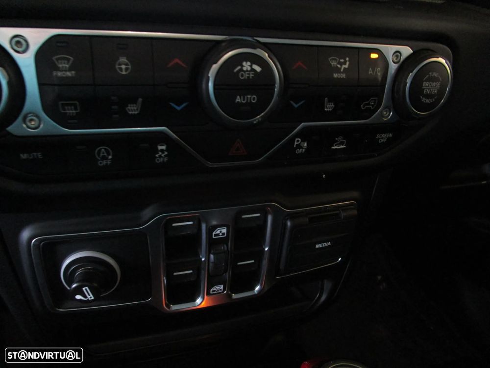 Jeep Gladiator 3.0V6 MultiJet AWD Auto Overland - 30