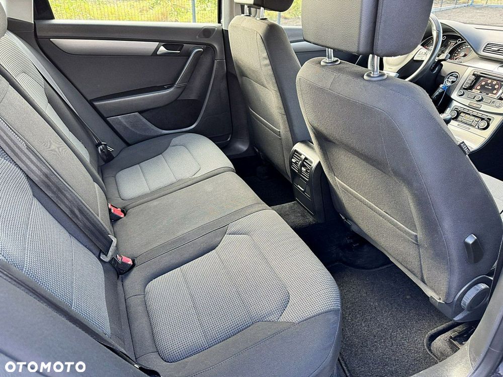 Volkswagen Passat - 12