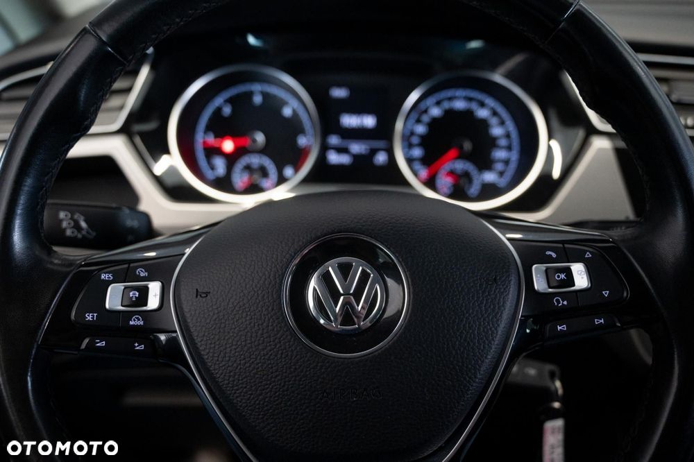 Volkswagen Touran - 25
