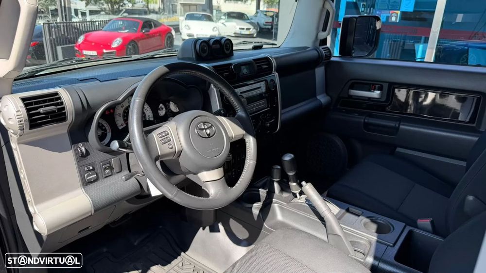 Toyota FJ Cruiser - 9