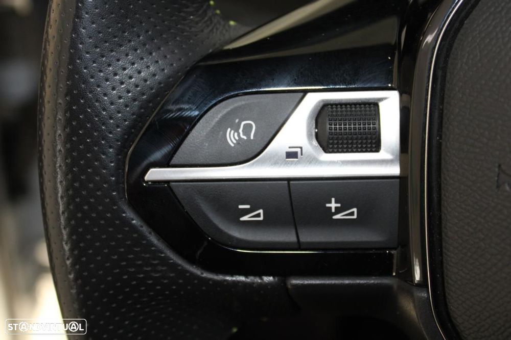 Peugeot e-2008 54 kWh GT - 15