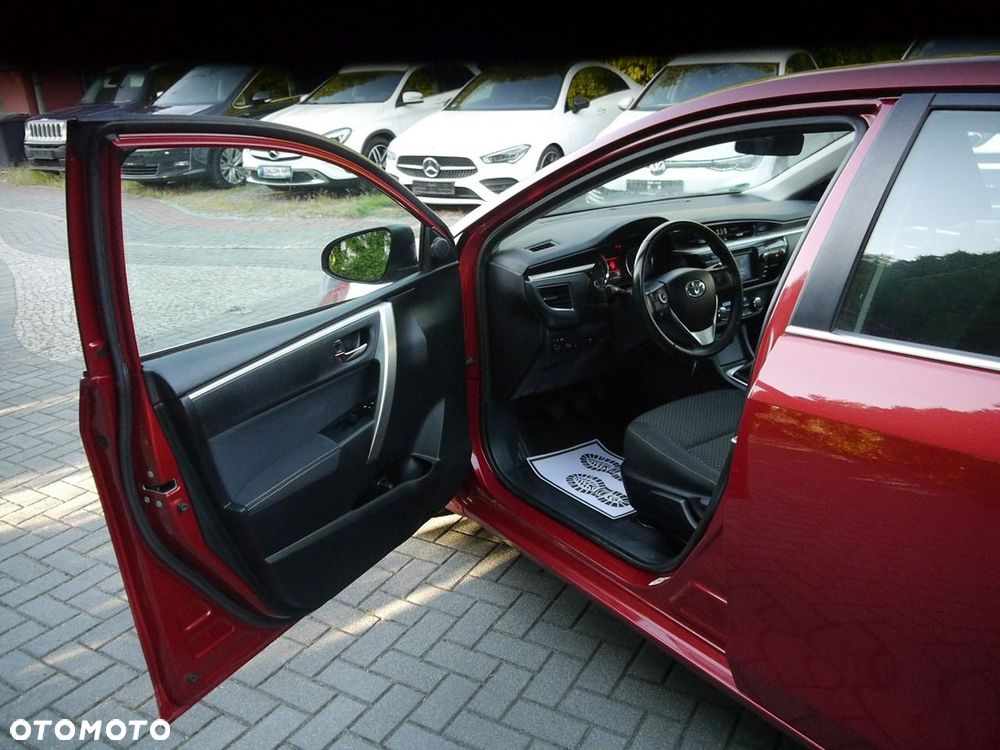 Toyota Corolla 1.6 Premium + - 32