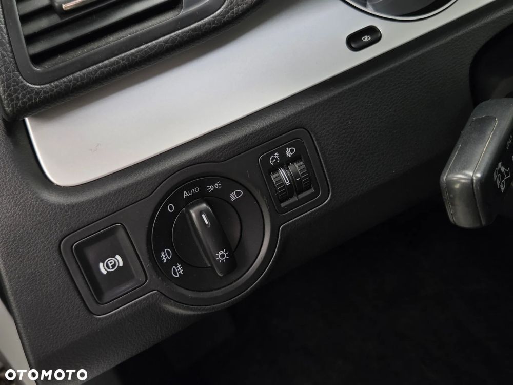 Volkswagen Passat Variant 2.0 TDI BlueMotion Technology DPF Comfortline - 17