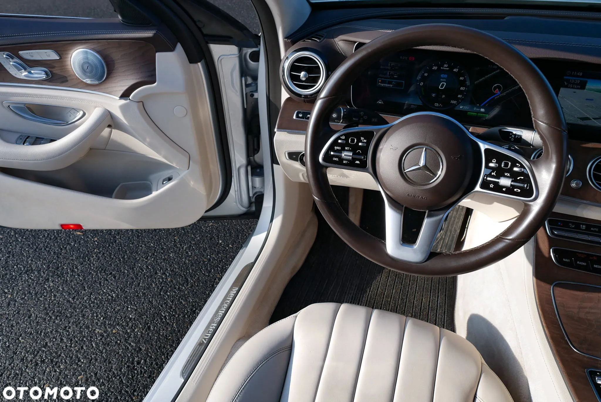 Mercedes-Benz Klasa E 300 de AMG - 17