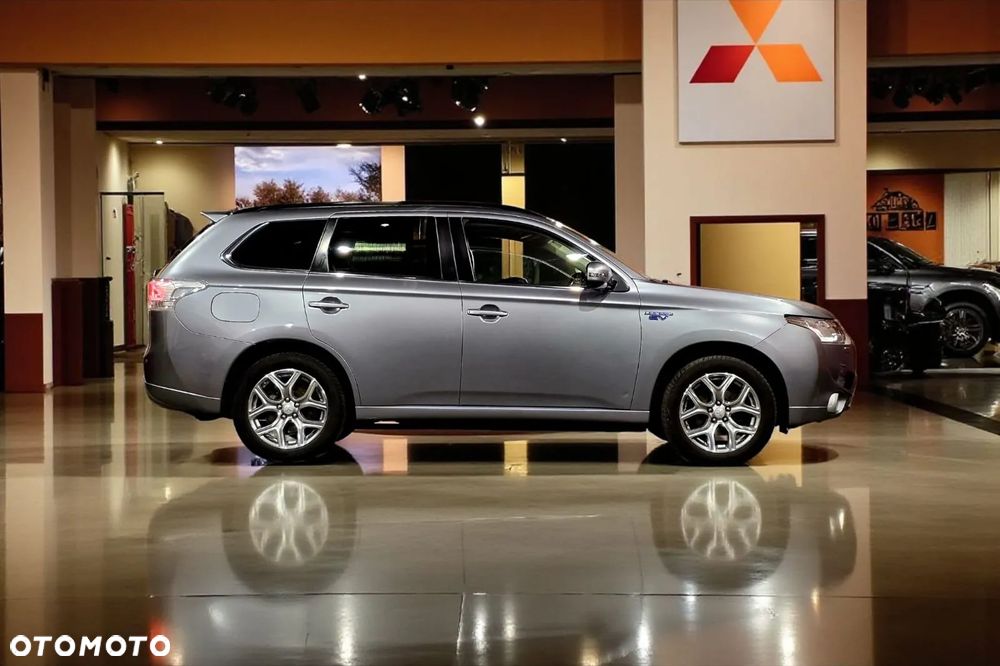 Mitsubishi Outlander PHEV Instyle NAVI + - 8