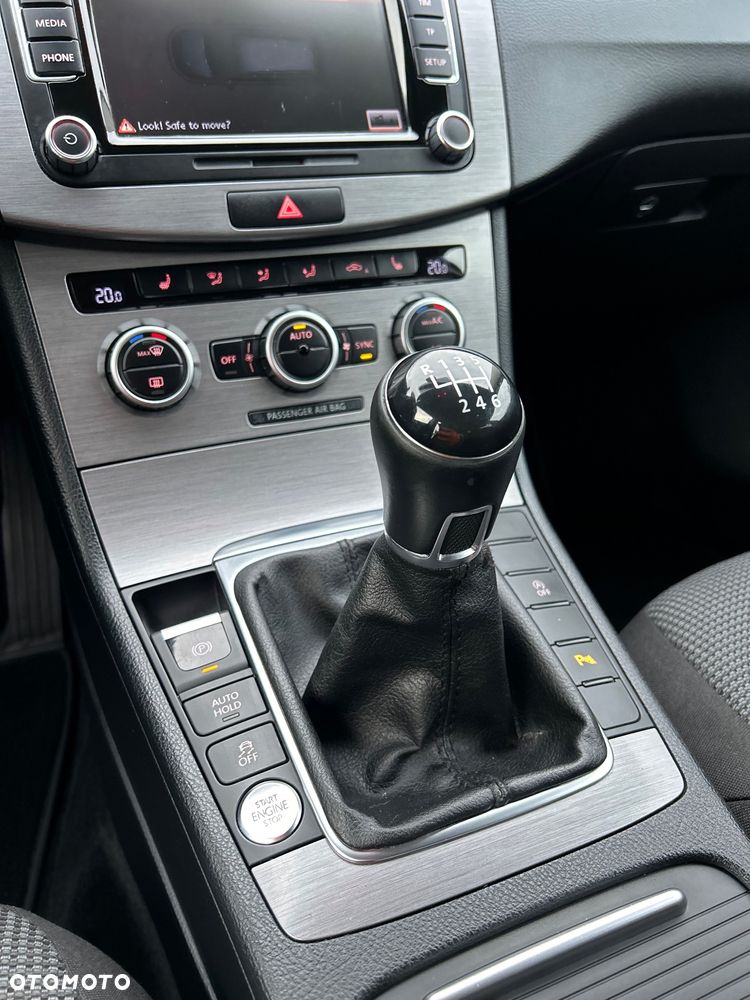 Volkswagen Passat 1.6 TDI DPF BlueMot Highline - 27