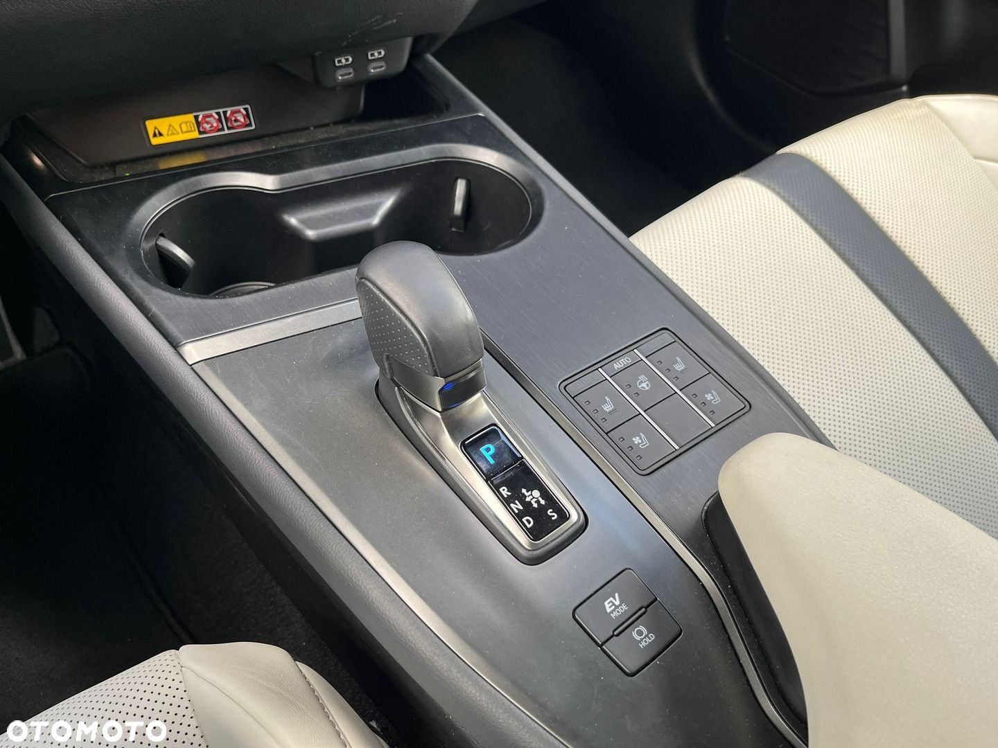 Lexus UX - 21