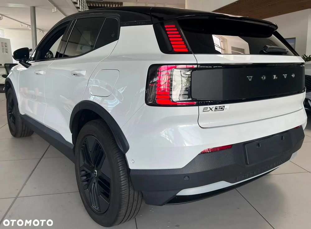 Volvo EX30 69kWh Twin Motor Ultra Black Edition - 2