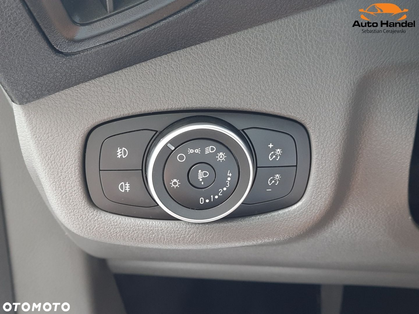 Ford Tourneo Connect Grand - 30