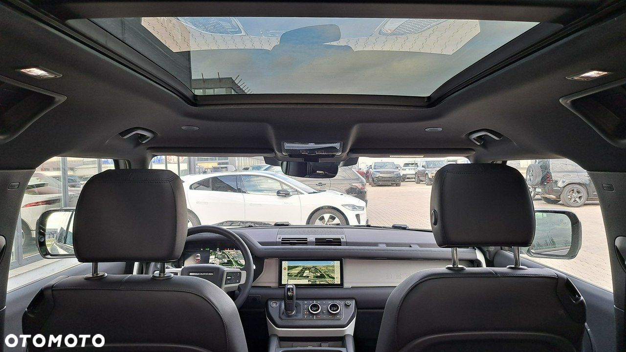 Land Rover Defender - 34