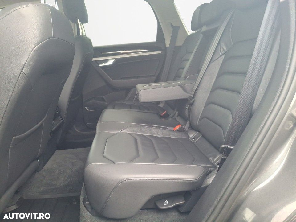 Volkswagen Touareg - 13