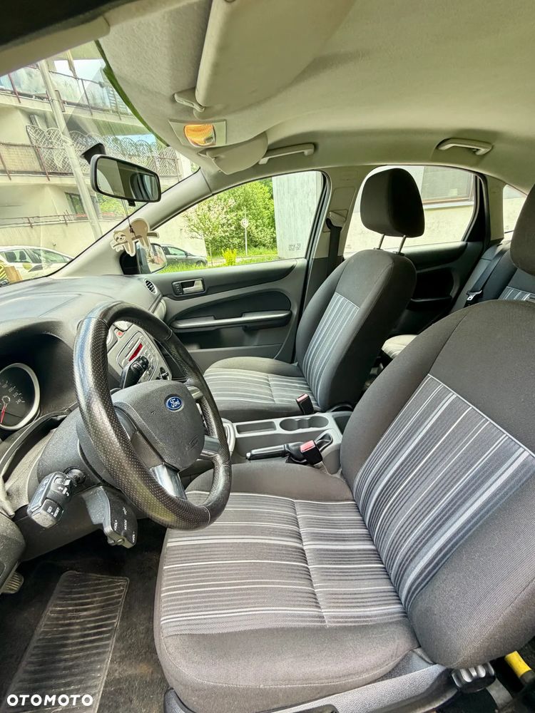 Ford Focus 1.6 Ambiente - 14