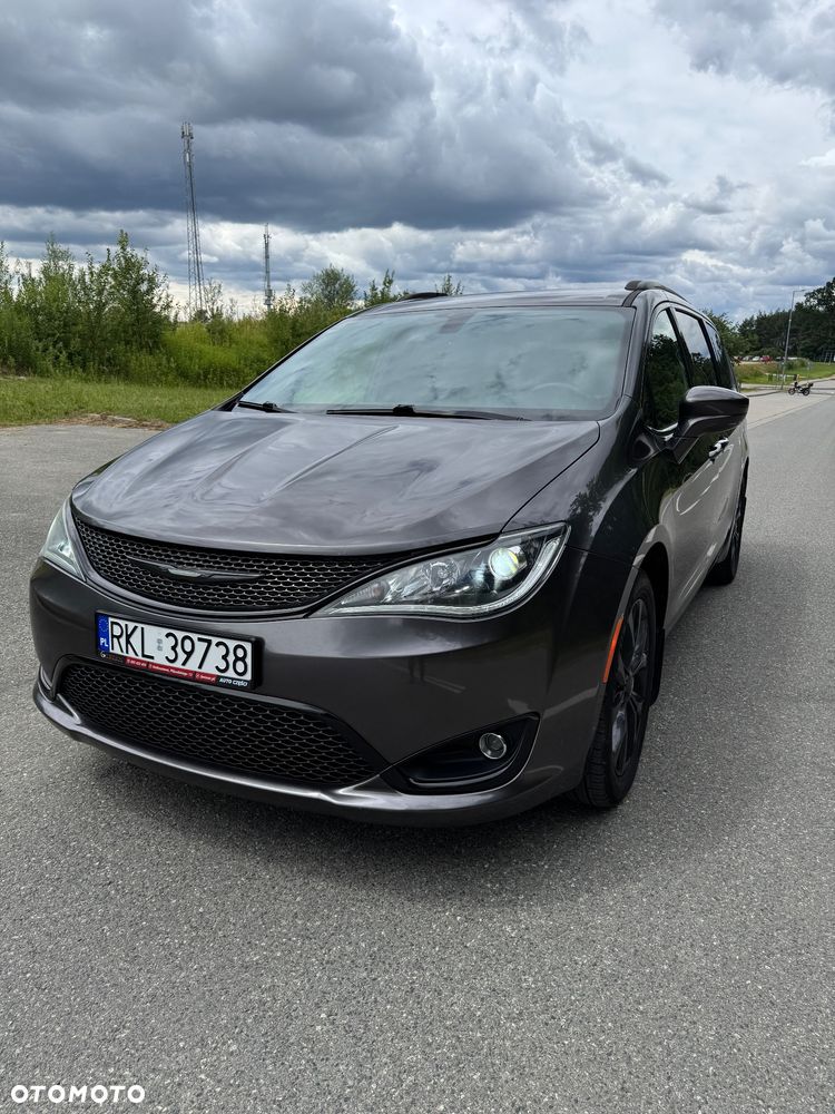 Chrysler Pacifica - 33