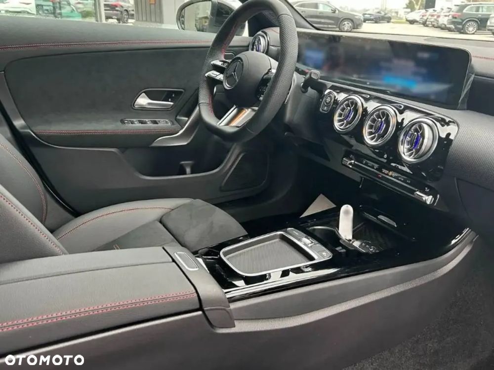 Mercedes-Benz CLA 220 4-Matic AMG Line 7G-DCT - 5