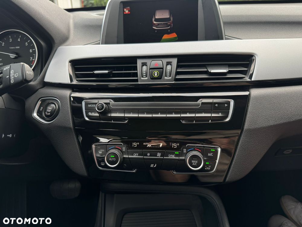 BMW X1 sDrive18i Sport Line - 24