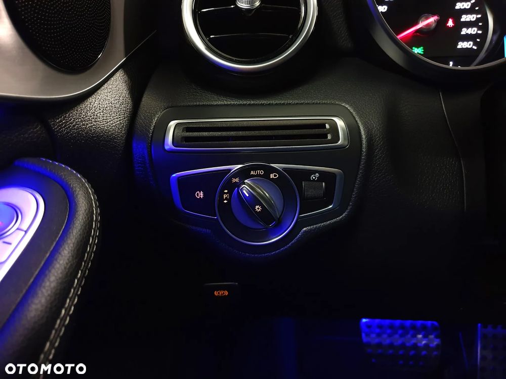 Mercedes-Benz Klasa C 220 d 9G-TRONIC - 32