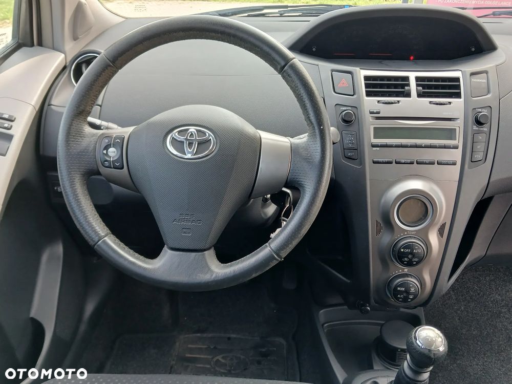 Toyota Yaris 1.33 VVT-i Executive - 19