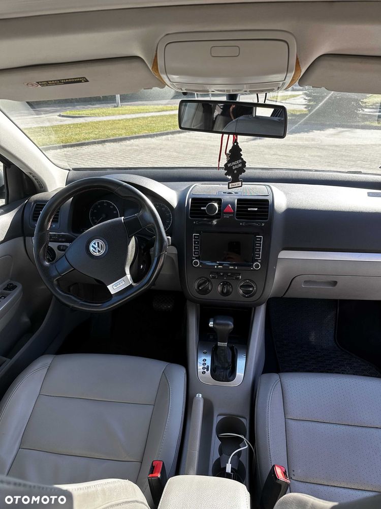 Volkswagen Jetta - 5