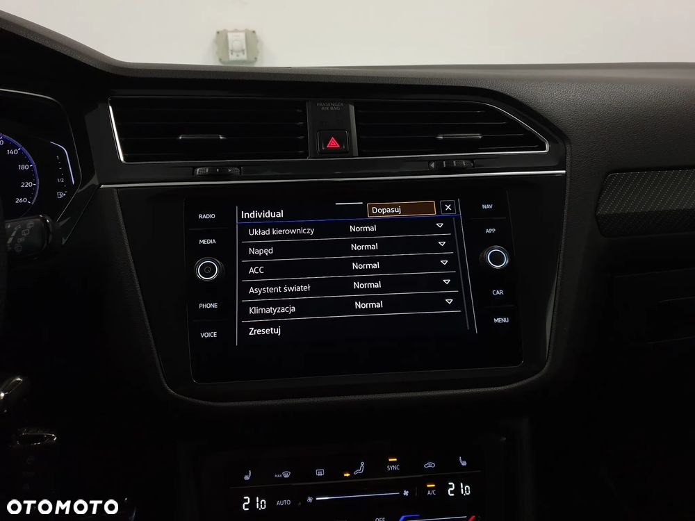 Volkswagen Tiguan 2.0 TDI SCR 4MotION DSG R-Line - 23