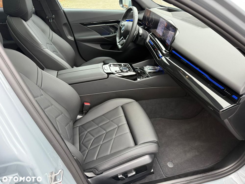 BMW Seria 5 520d - 28