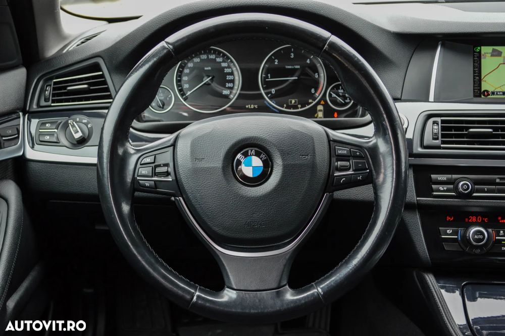 BMW Seria 5 520d Aut. Sport Line - 26