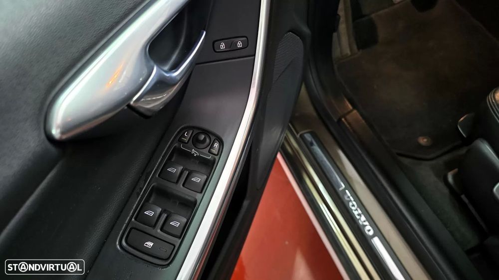 Volvo V60 Cross Country 2.0 D3 Momentum - 17