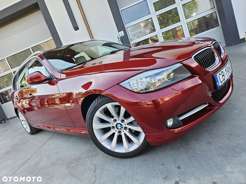 BMW Seria 3 318i Touring - 1