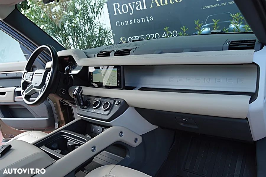 Land Rover Defender - 22