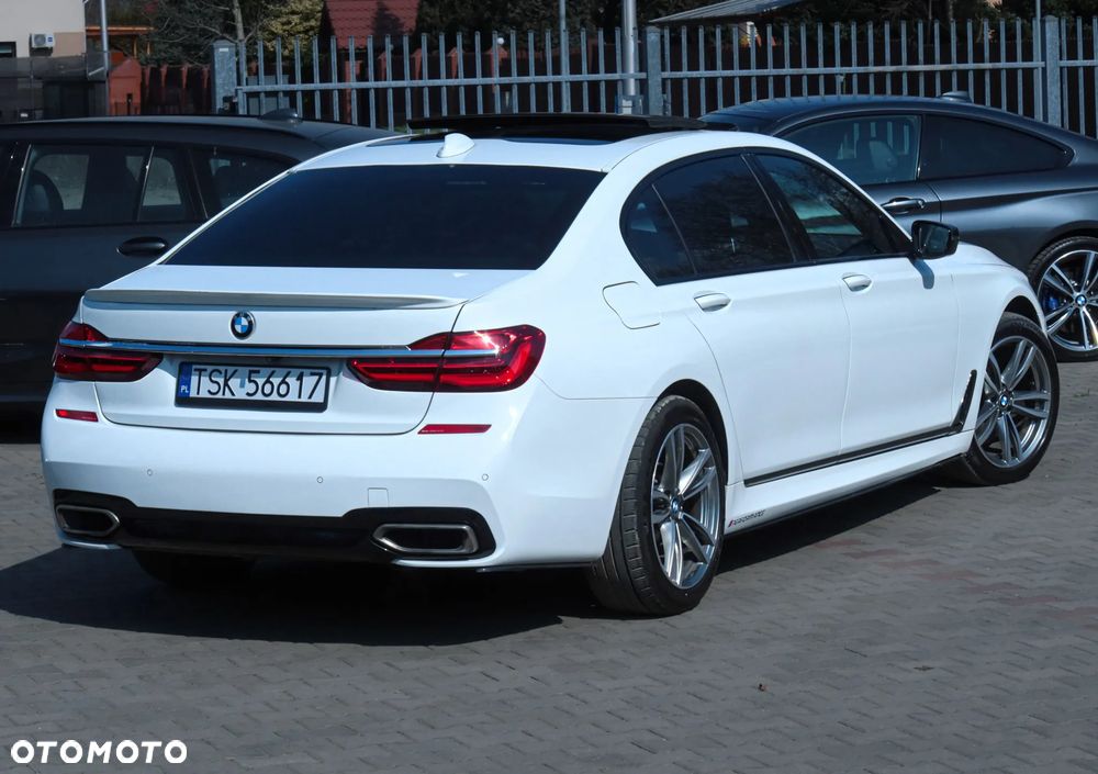 BMW Seria 7 750Li xDrive - 38