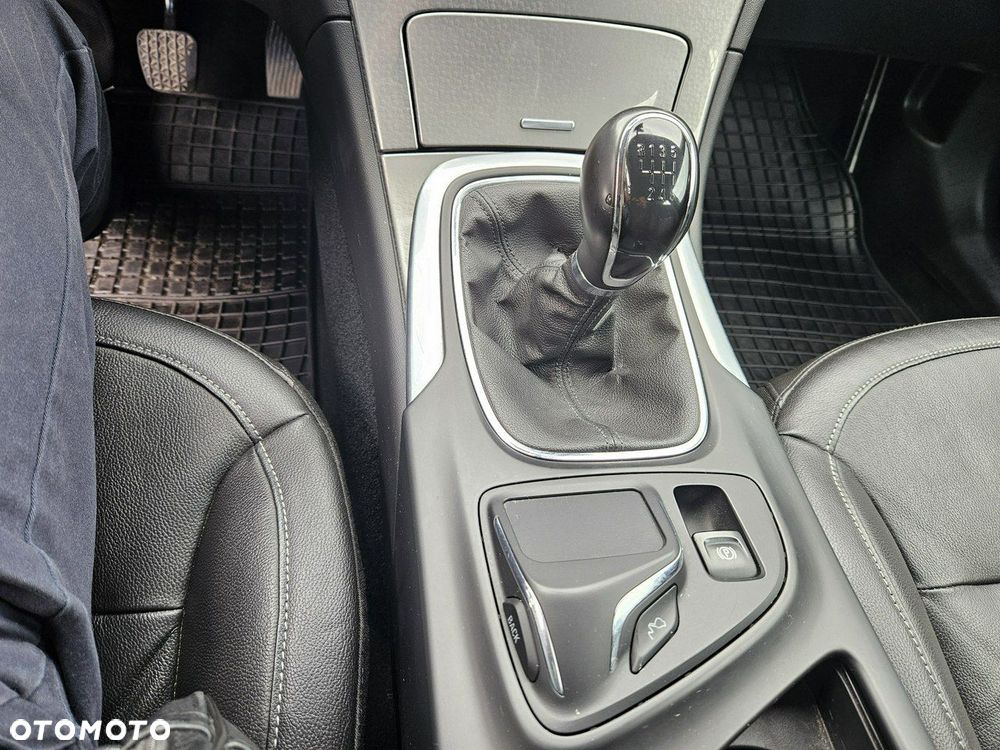 Opel Insignia - 8