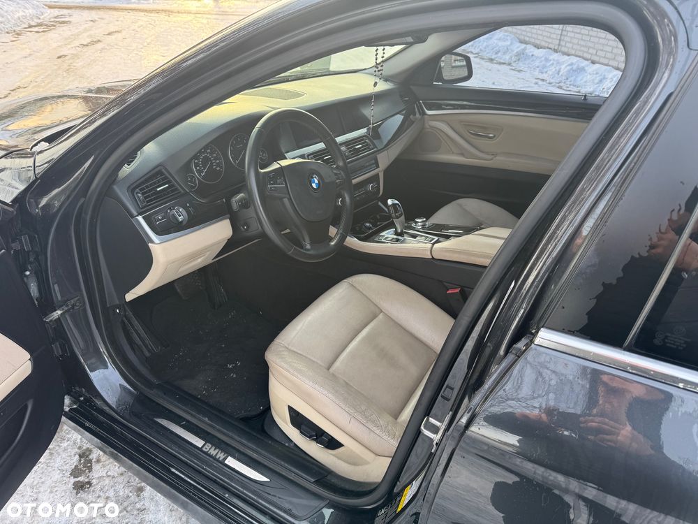 BMW Seria 5 528i xDrive - 13