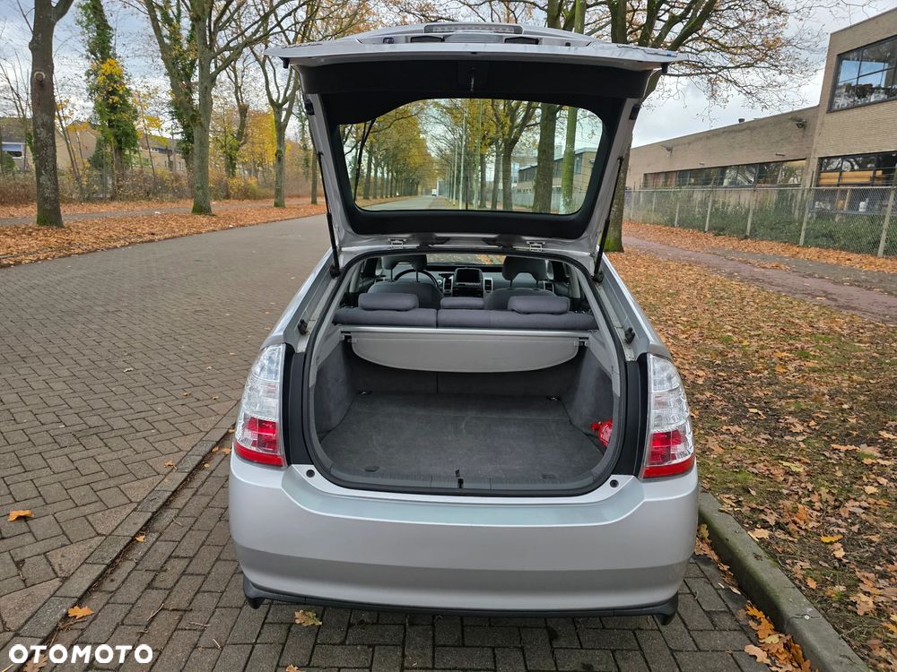 Toyota Prius 1.5 VVT-i Sol - 13