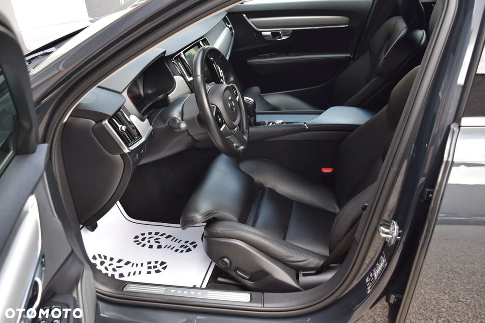 Volvo V90 D3 Momentum Pro - 20