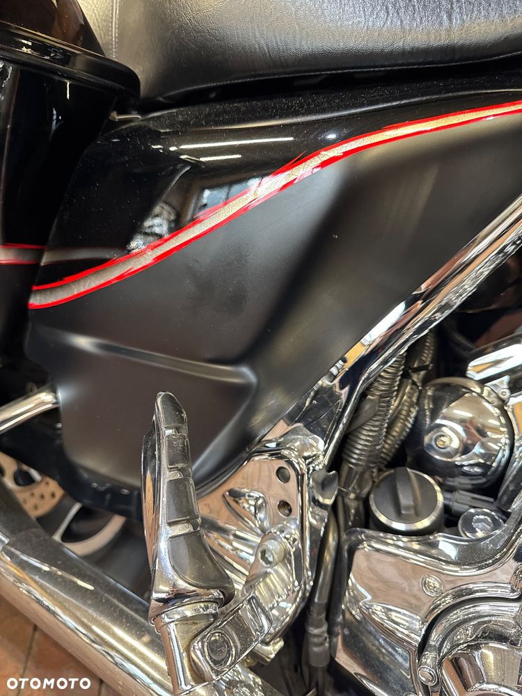 Harley-Davidson Touring Street Glide - 18