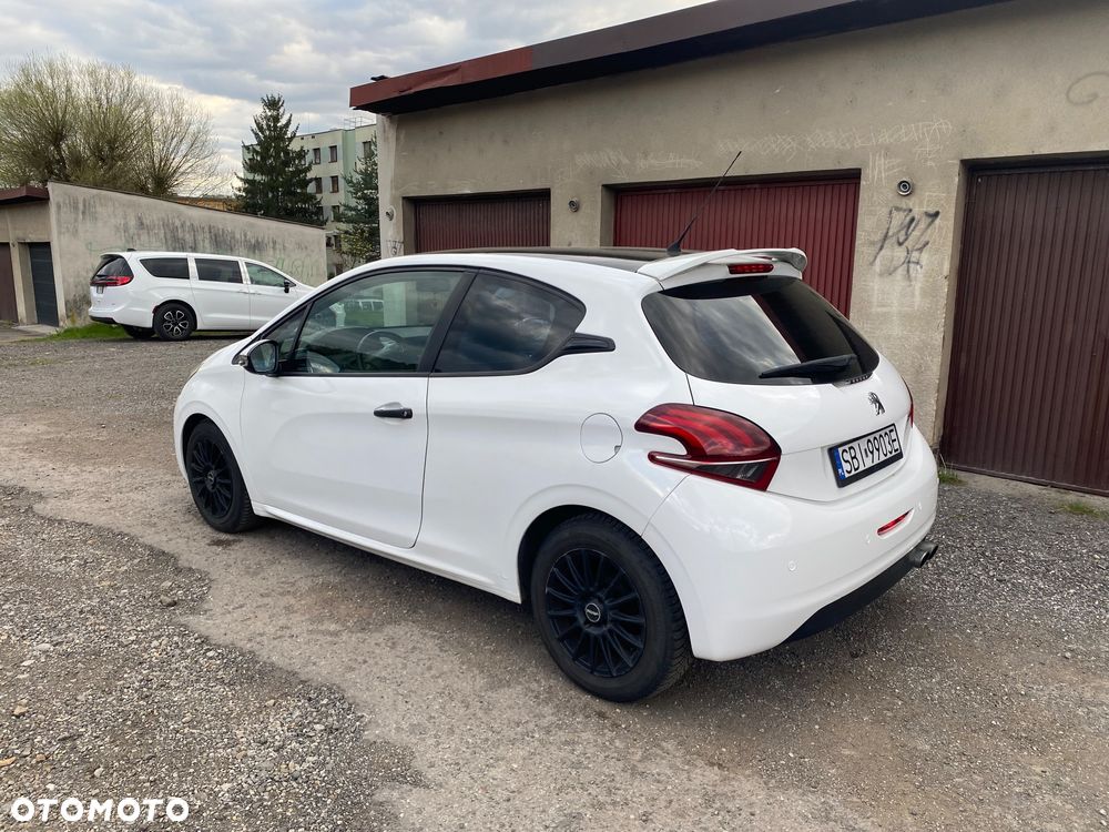 Peugeot 208 - 1