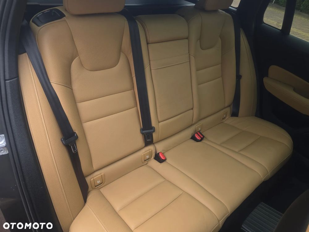 Volvo V60 T8 AWD Plug-In Hybrid Inscription - 16