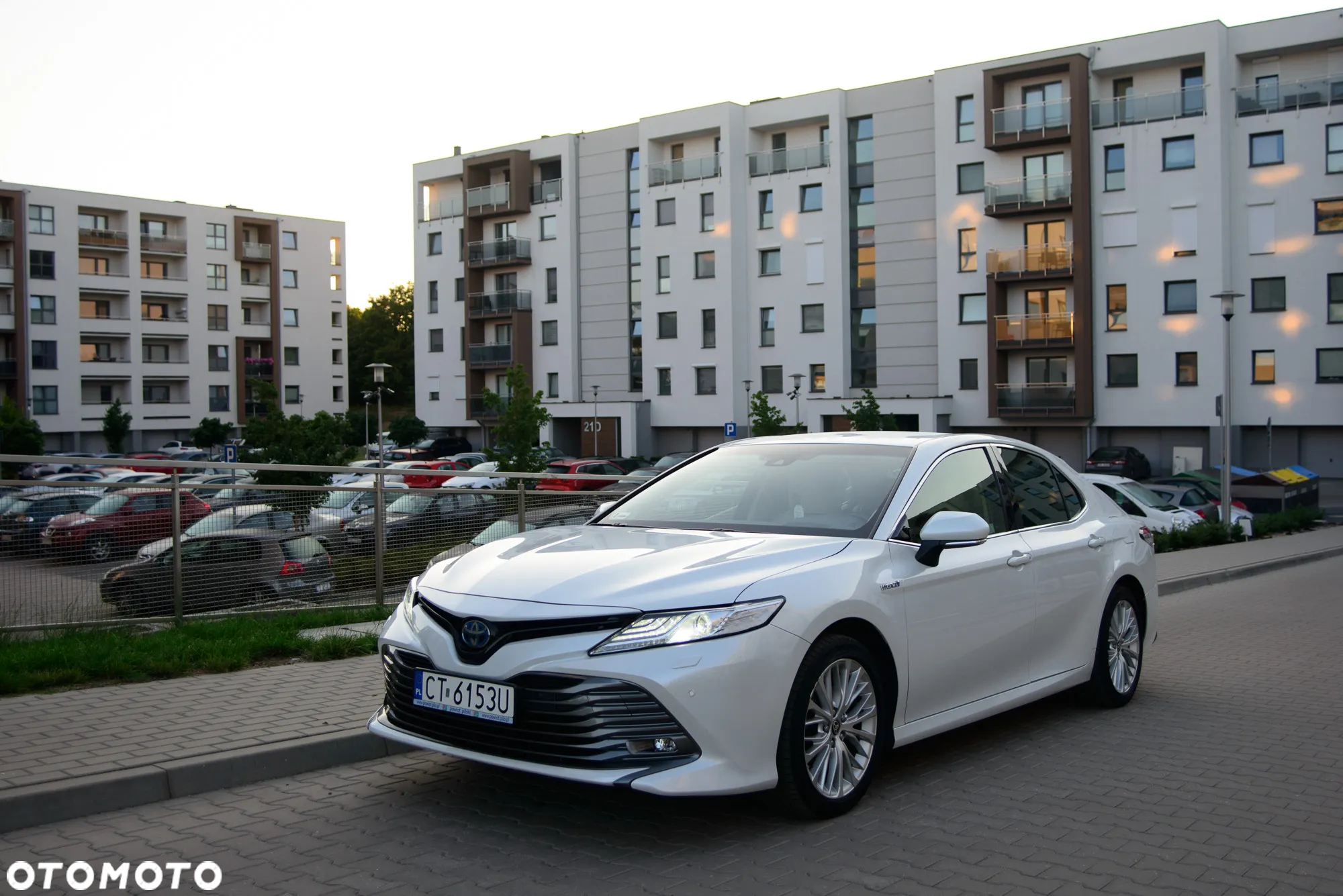 Toyota Camry 2.5 Hybrid Executive CVT - 4