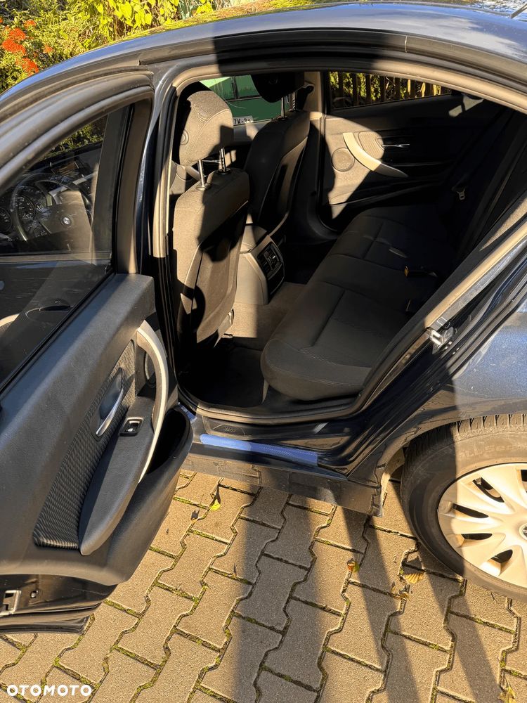 BMW Seria 3 318d - 19