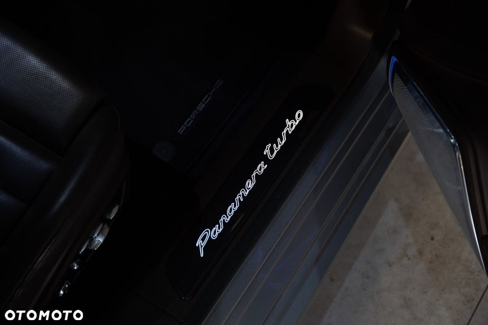 Porsche Panamera Turbo - 14